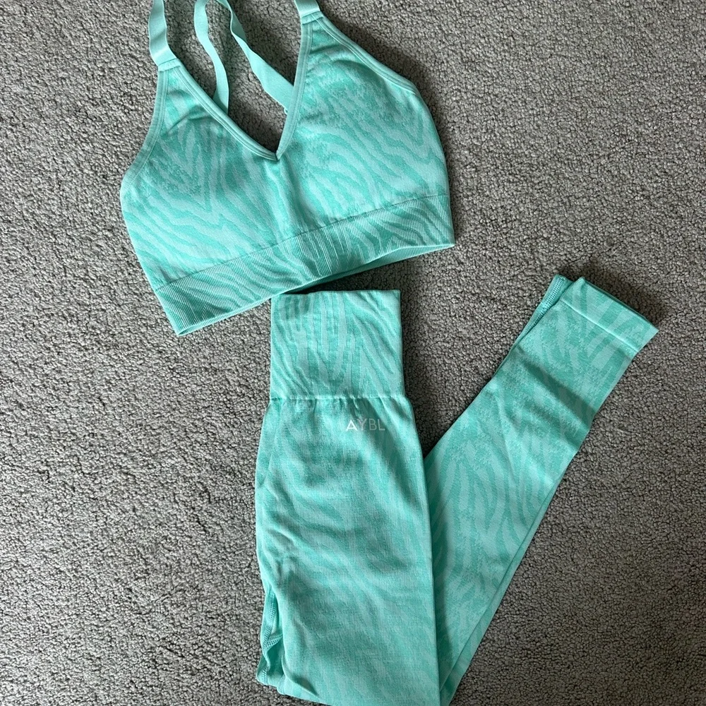 AYBL Teal Zebra Pattern Activewear Set - Picture 2 of 2